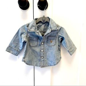 Baby Gap Boys Chambray Denim Button-up Collared Long Sleeve shirt light wash